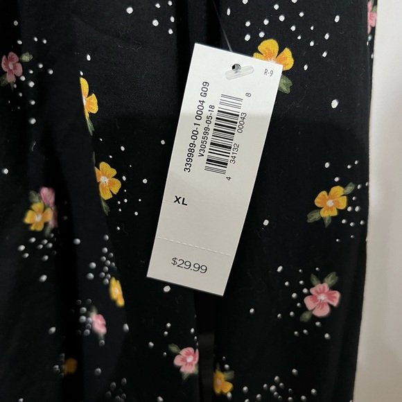 Old Navy Women’s XL Blouse Floral print - Picture 3 of 4